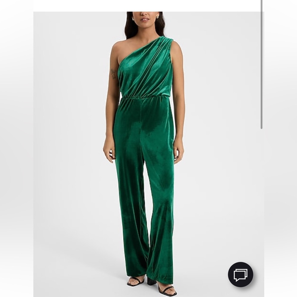 🔥NWT🔥 EXPRESS Velvet One Shoulder Wide
Leg Jumpsuit BLACK